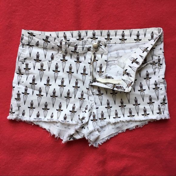 H&M shorts cutoff denim high waisted jean shorts with dagger knife print size 12 - Picture 7 of 14
